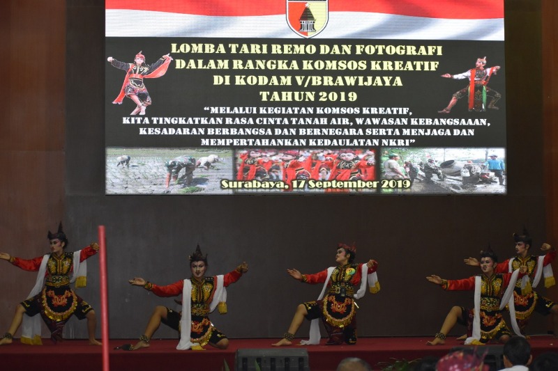 Pementasan Tari Remo SMAN Dawarblandong Dalam Ajang Lomba Se-Jawa Timur yang berlangsung di Makodam V/Brawijaya 