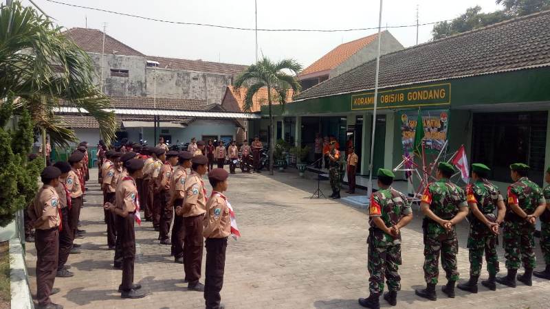 Danramil 0815/18 Gondang Kapten Inf Wiyanto saat menutup Persami Saka Wira Kartika di Makoramil Gondang