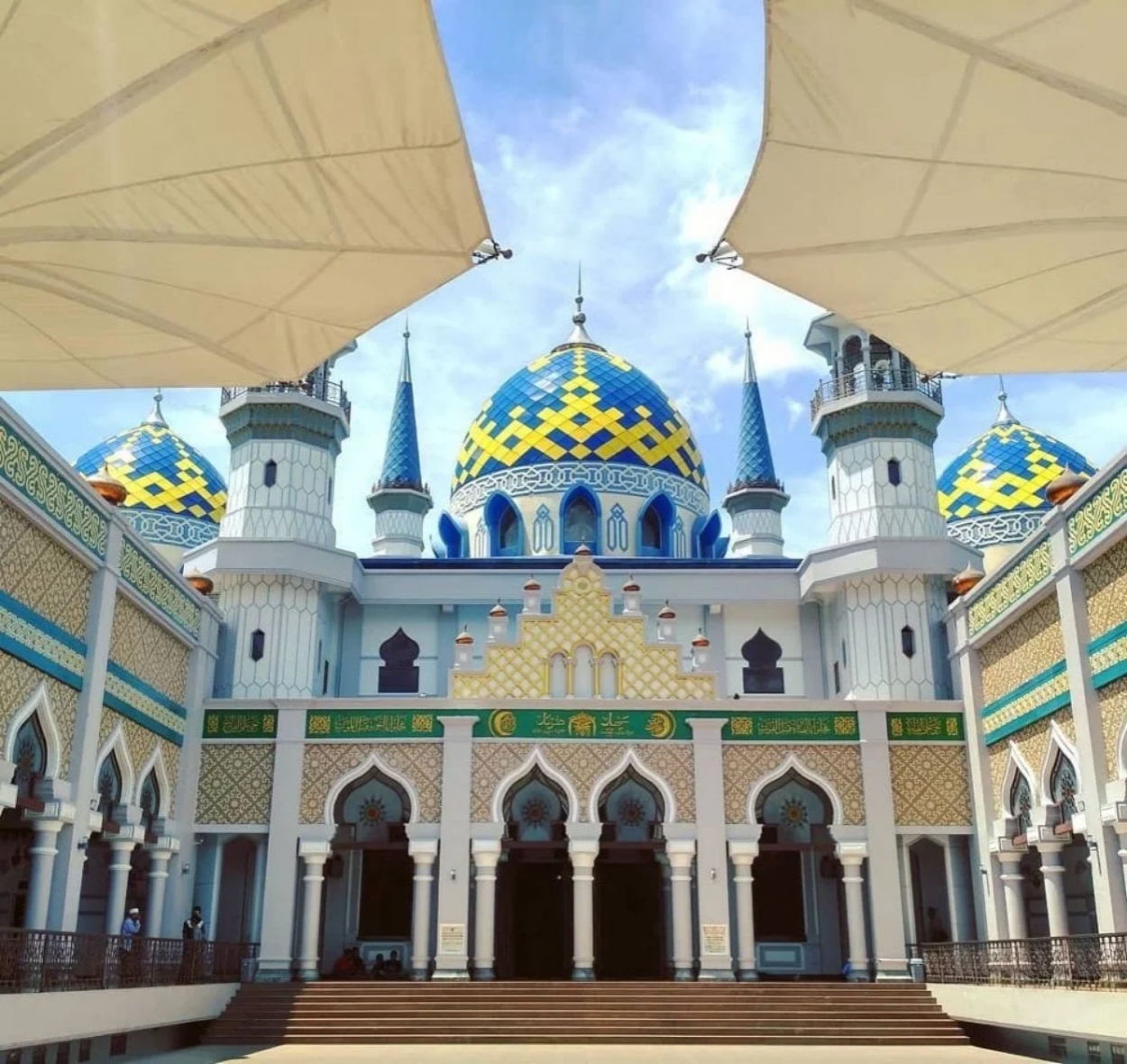 8 Masjid dengan Arsitektur Paling Unik di Indonesia - Gaya Hidup - www